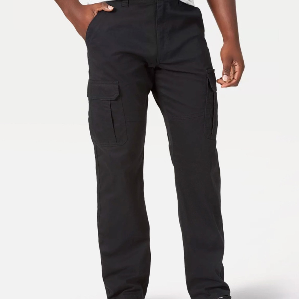 NWT Wrangler Men's Relaxed Fit Cargo Pant With Stretch Sizes 30x32
